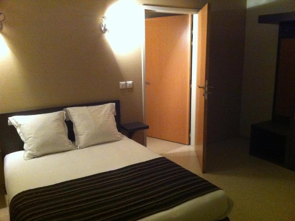 Fasthotel Le Rale Des Genets - Un Hotel Fh Collection Dun-sur-Meuse Szoba fotó