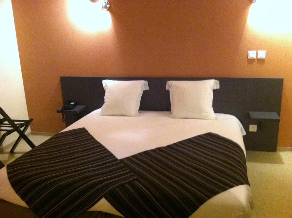 Fasthotel Le Rale Des Genets - Un Hotel Fh Collection Dun-sur-Meuse Szoba fotó